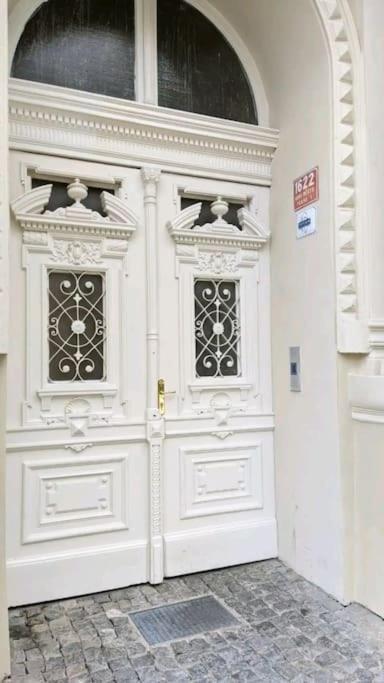Romantic Apartment In The Center Of ปราก ภายนอก รูปภาพ